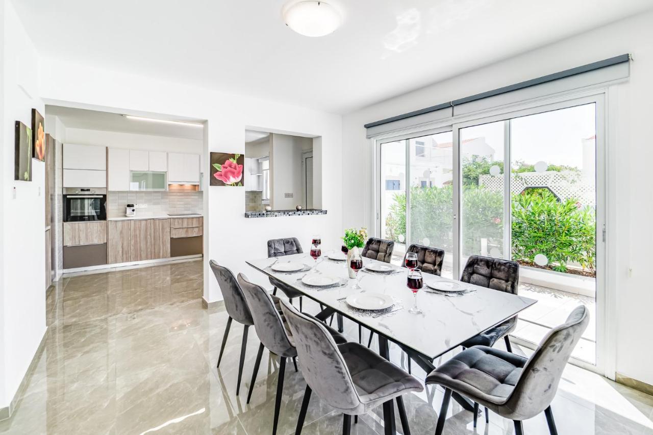 פאראלימני Beach Front Aqua Marina By Ezoria Villas מראה חיצוני תמונה